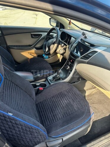 Hyundai Elantra-4