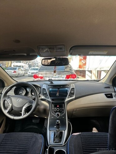Hyundai Elantra-6