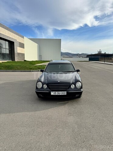 Mercedes E 220-1