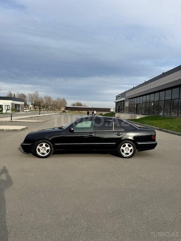 Mercedes E 220-3