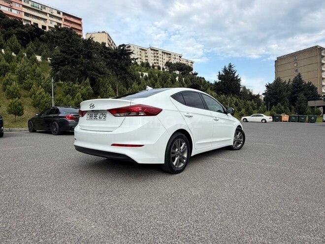Hyundai Elantra-8