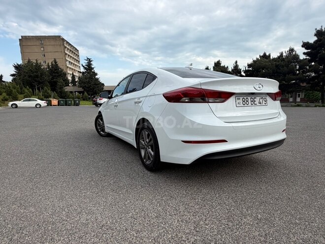 Hyundai Elantra-14