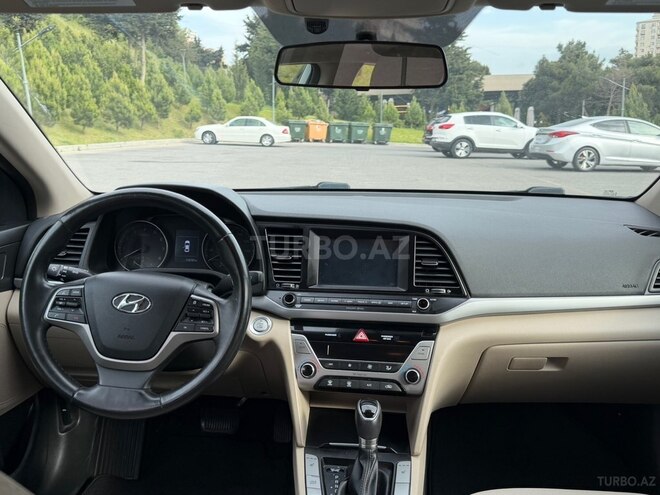 Hyundai Elantra-15
