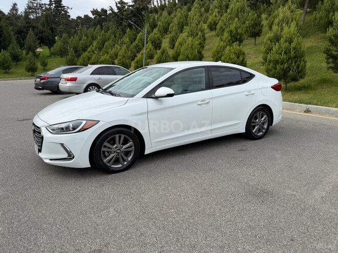 Hyundai Elantra-12