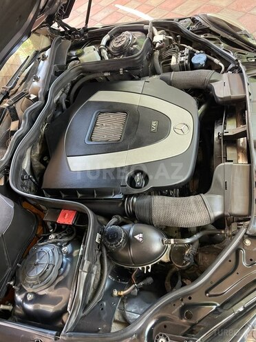 Mercedes E 350-21