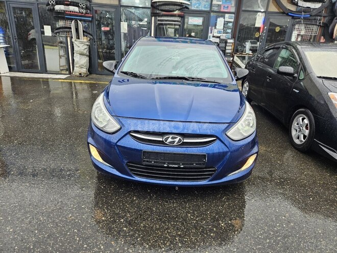 Hyundai Accent-10