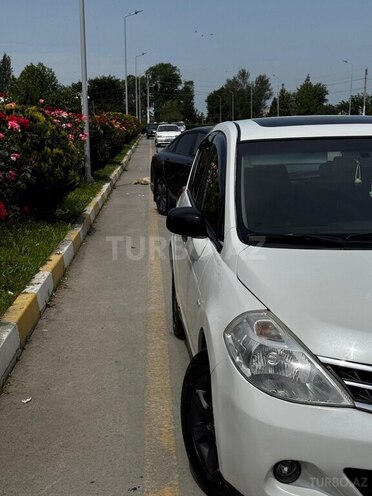 Nissan Tiida-4