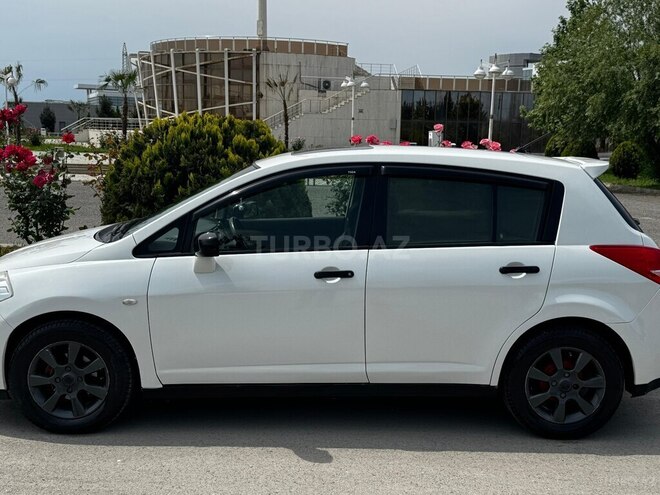 Nissan Tiida-5