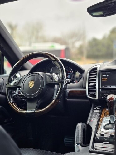 Porsche Cayenne S-8