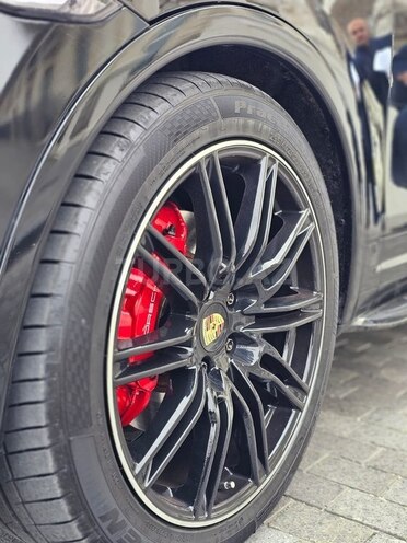 Porsche Cayenne S-6