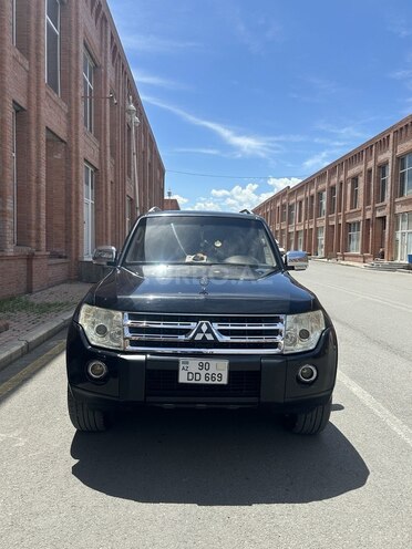 Mitsubishi Pajero-1