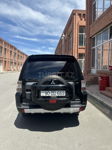 Mitsubishi Pajero-2