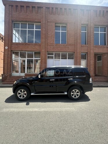 Mitsubishi Pajero-3