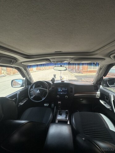 Mitsubishi Pajero-5