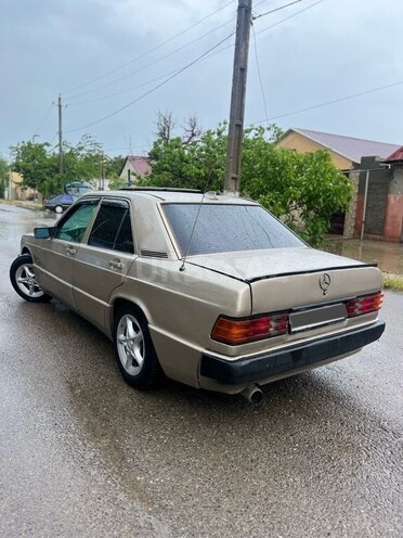 Mercedes 190-2
