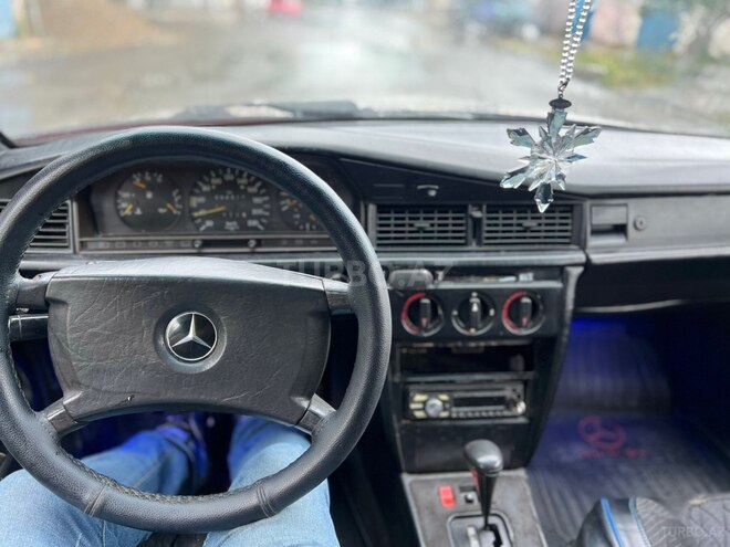 Mercedes 190-8