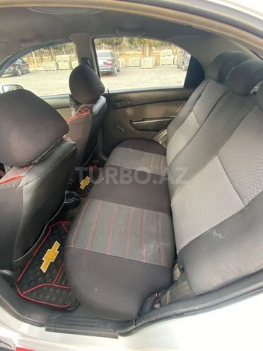 Chevrolet Aveo-7