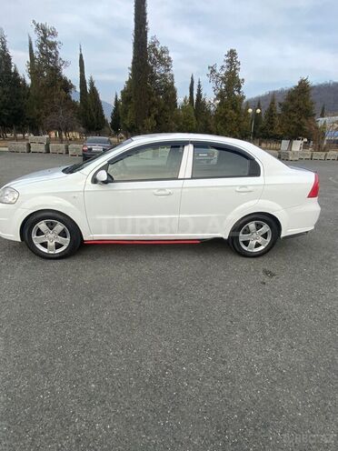 Chevrolet Aveo-5