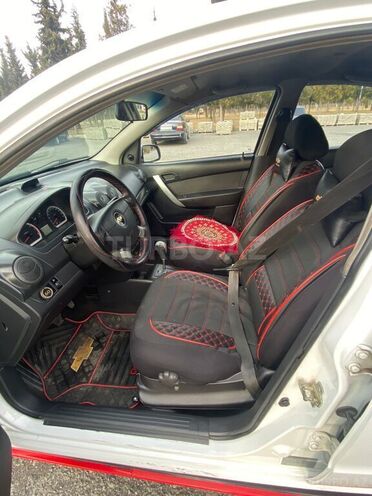 Chevrolet Aveo-8
