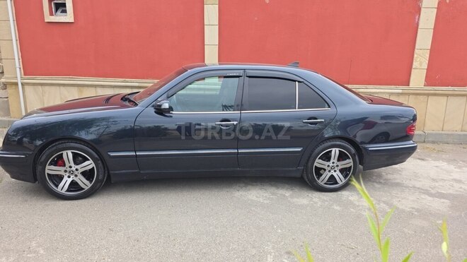 Mercedes E 240-4