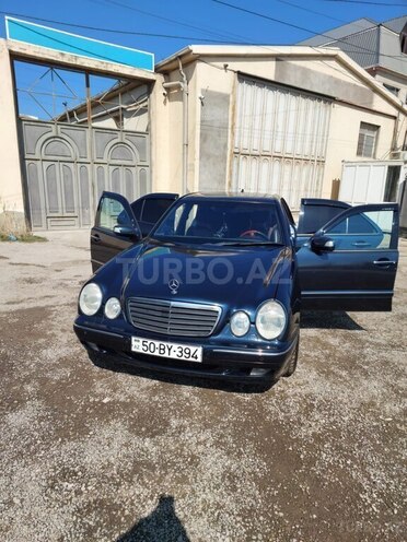 Mercedes E 240-1