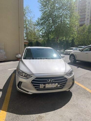 Hyundai Elantra-1