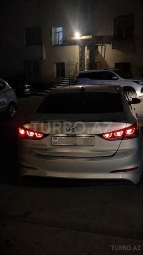 Hyundai Elantra-5