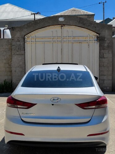 Hyundai Elantra-4