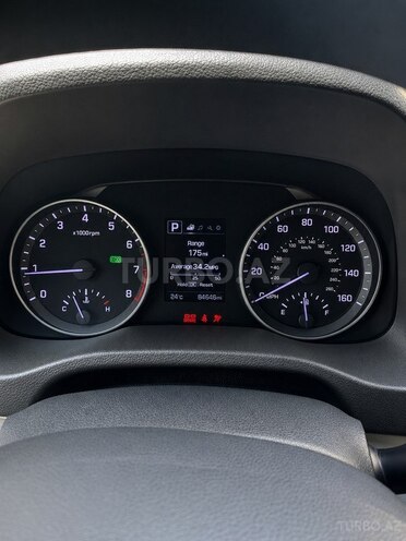 Hyundai Elantra-6