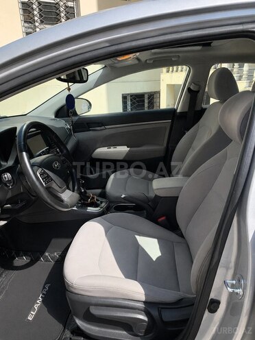 Hyundai Elantra-8