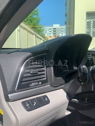 Hyundai Elantra-7