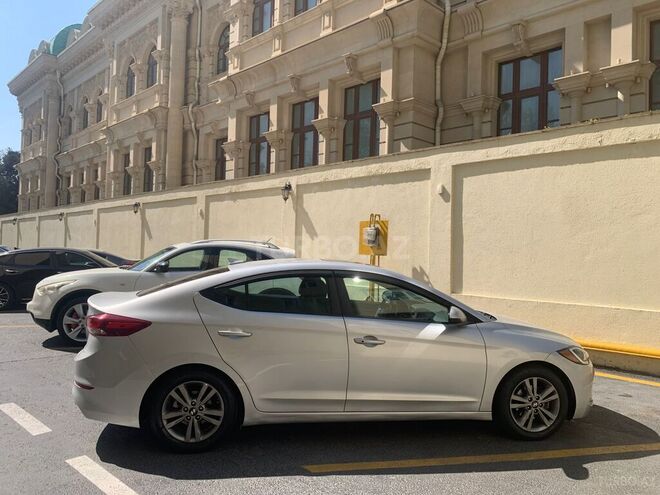 Hyundai Elantra-3
