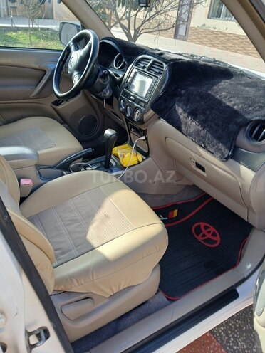 Toyota RAV4-5
