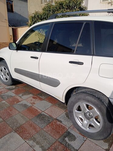 Toyota RAV4-8
