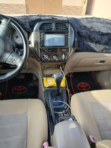 Toyota RAV4-3