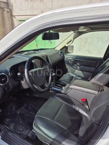 Ford Explorer-5