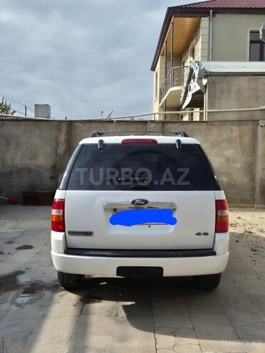 Ford Explorer-13