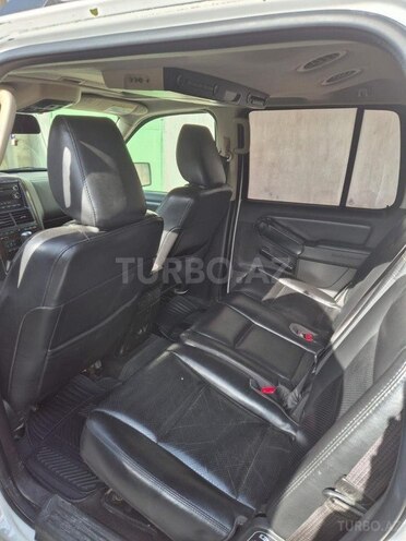 Ford Explorer-8
