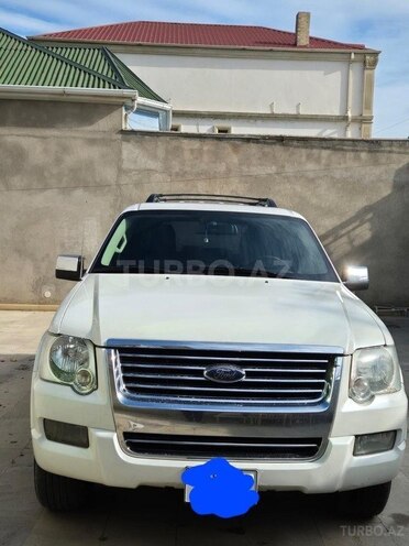 Ford Explorer-3