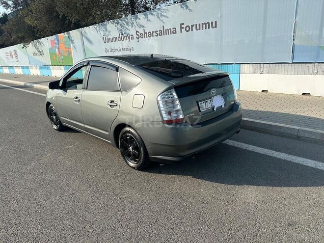 Toyota Prius-5