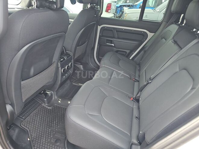 Land Rover Defender-10