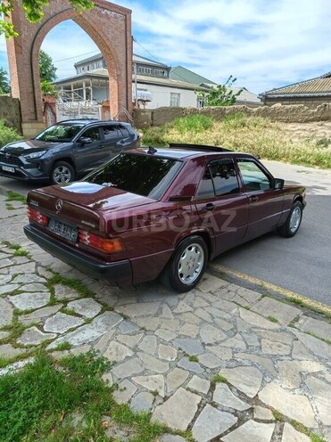 Mercedes 190-12