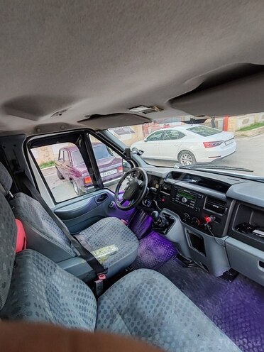 Ford Transit-7