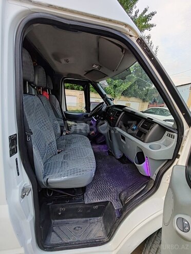 Ford Transit-6