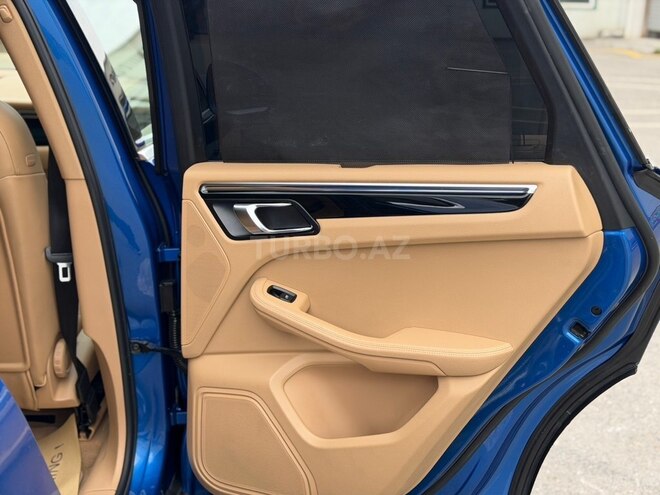 Porsche Macan S-16