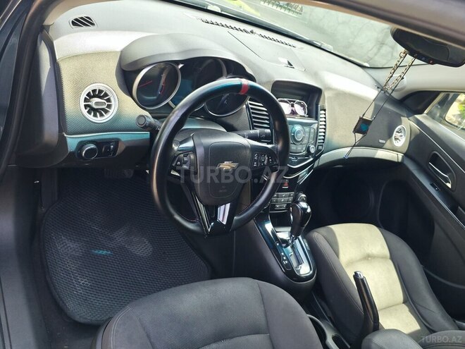 Chevrolet Cruze-12