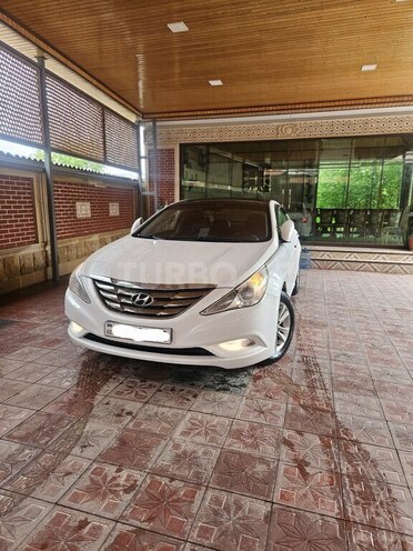 Hyundai Sonata-1