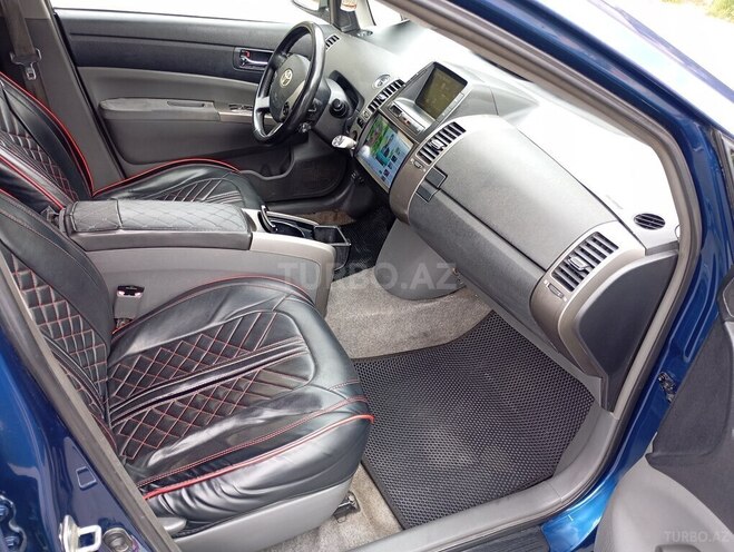 Toyota Prius-5