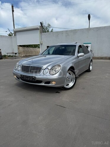 Mercedes E 220-1