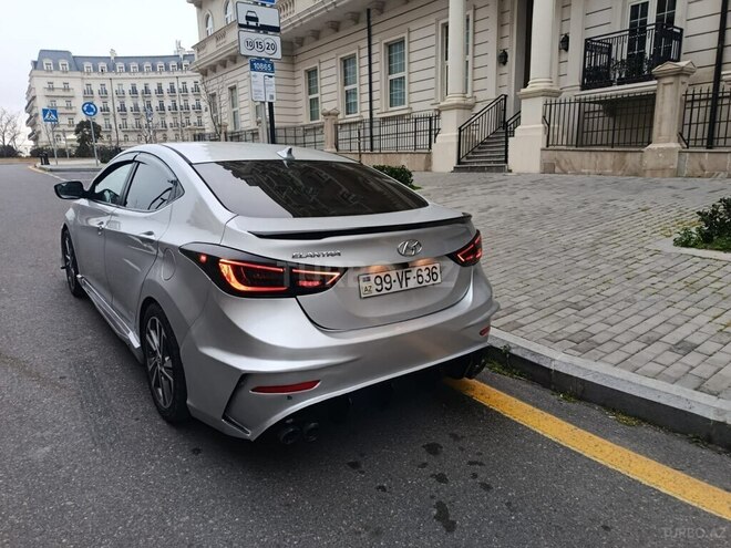 Hyundai Elantra-8